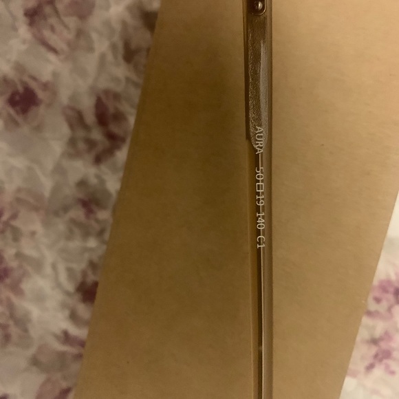 Eyebuydirect Aura +3.50 transition lens - Picture 6 of 6